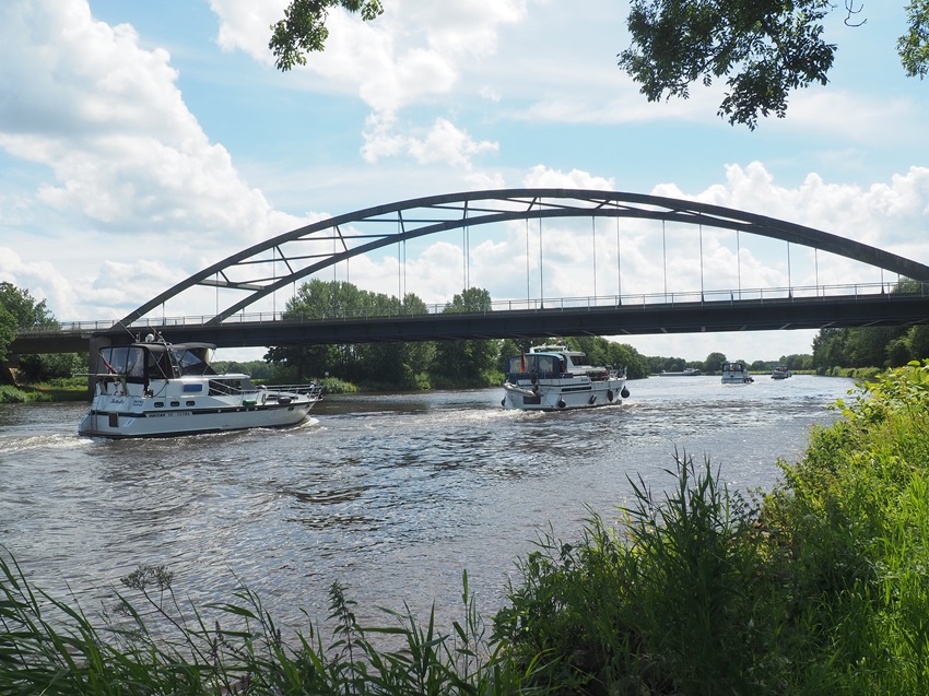 Bruecke Schiffe 850