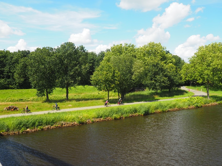 Emsradweg Radfahrer 850
