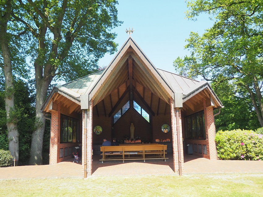 Kapelle Koenigin arme Seelen Vorderseite 850