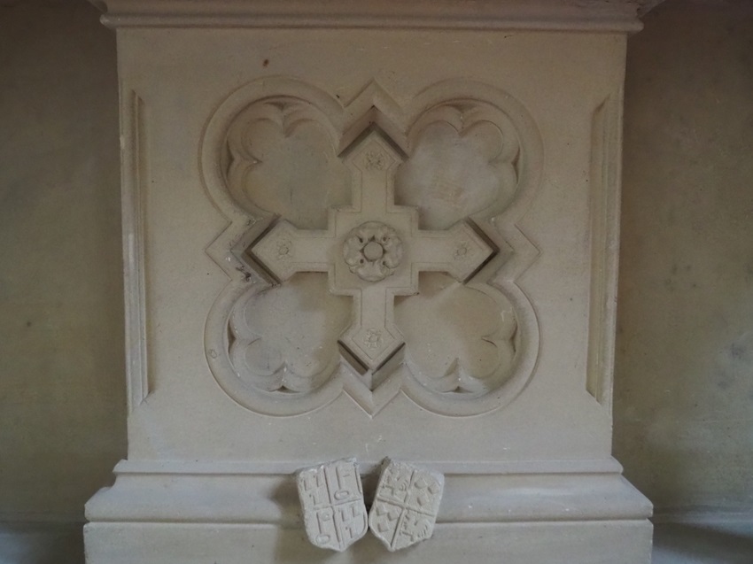 Altar Wappen 850