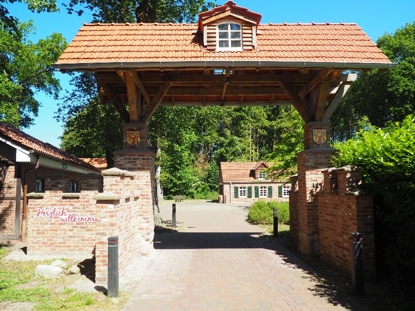 Burgtor zum Schuetzenplatz 850